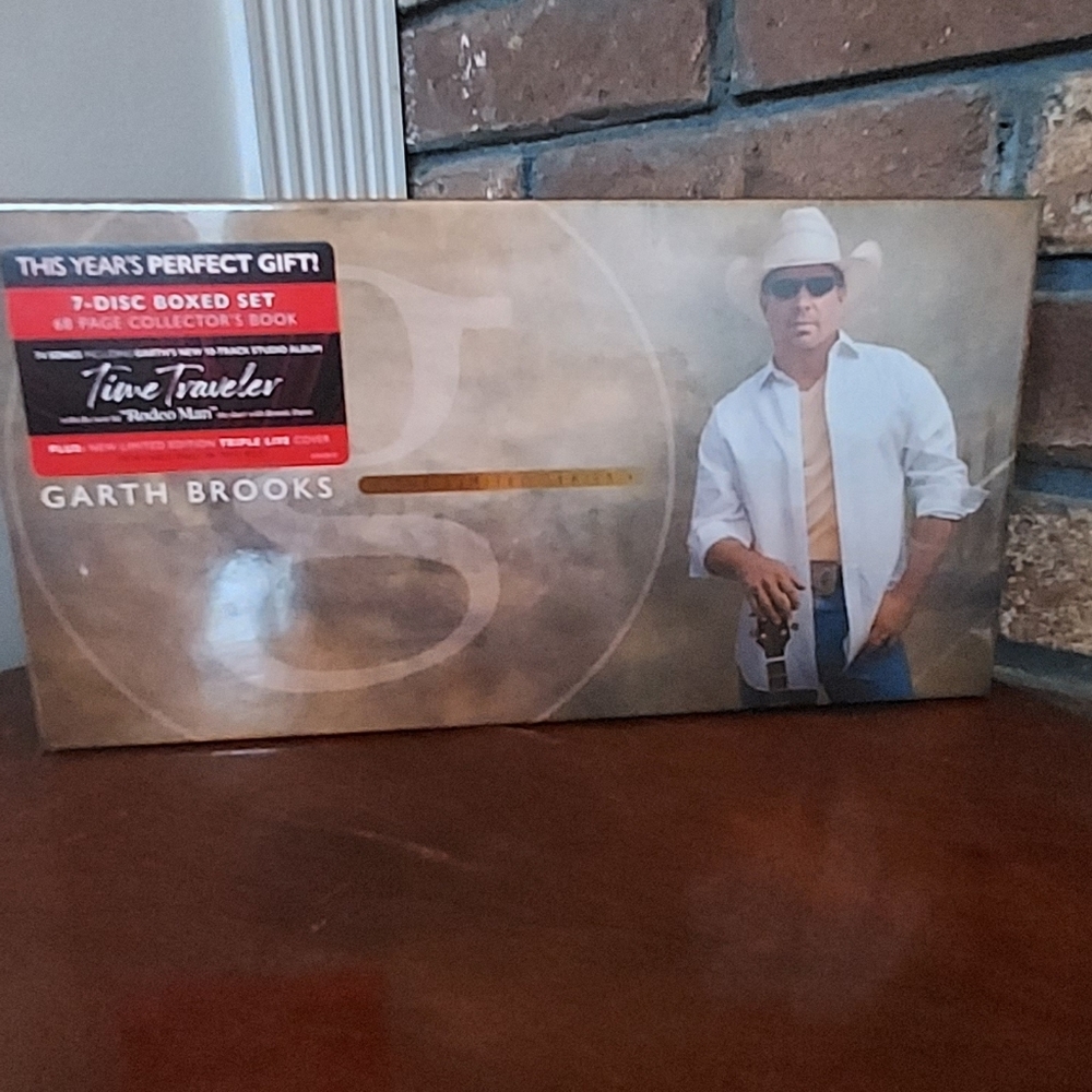 Garth Brooks The Limited Series 7 Disc Time Traveler CD Box Set  Collector Book